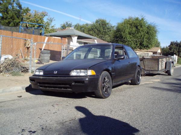 The insane little honda that could. Gutted 90 SI, SOHC D16a1 engine, high comp pistons w/ P&P, SI 5sp trans. Pepsi can with 150hp. Ended up selling after snapping the axel on a 1-2 shift at 8200 rpm and killing the oil pan.