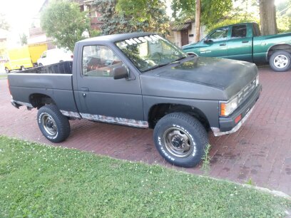 my 87 D21 4x4 GOING TO GET PAINTED THIS SUMMER ITS HAS THE SAME MOTOR AS A 240SX